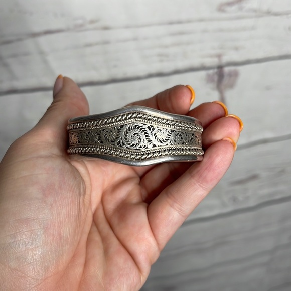 NoBrand Jewelry - Estate Victorian Design Silver Lace Detail Cuff Bracelet!